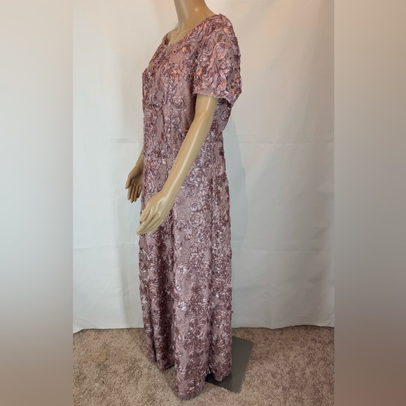 Alex Evenings Rosette A-Line Gown Sequins Short Sleeve in Rose Pink Size 18 - Picture 6 of 16
